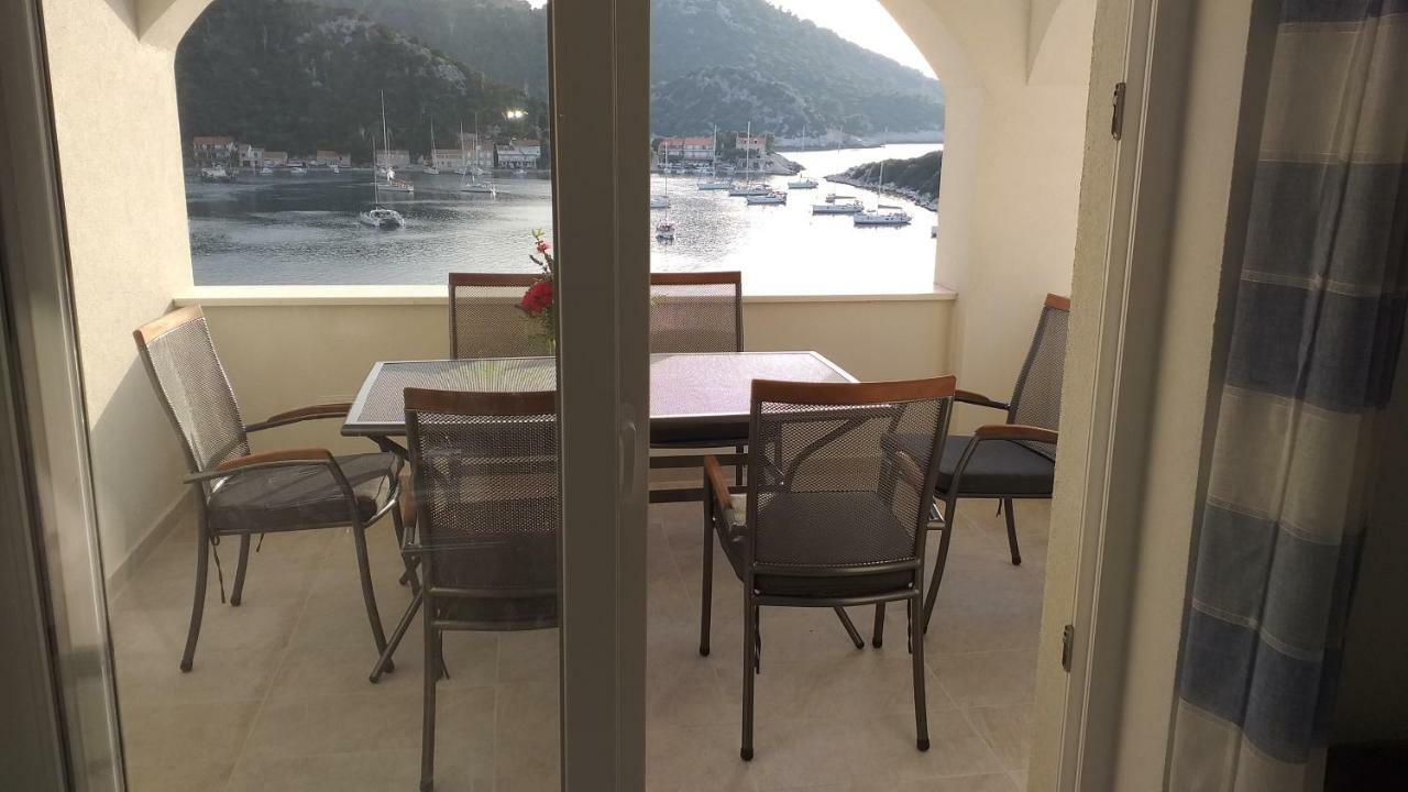 Apartment Zaklopatica Lastovo Exterior photo