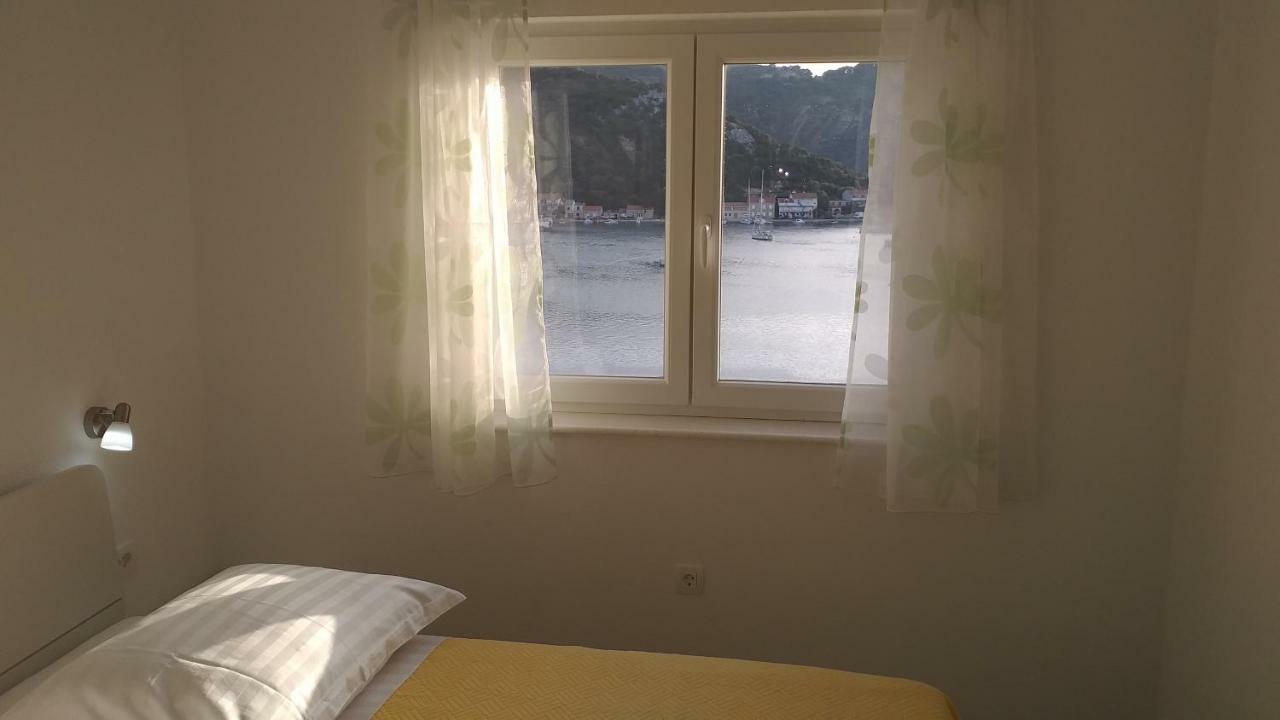Apartment Zaklopatica Lastovo Exterior photo