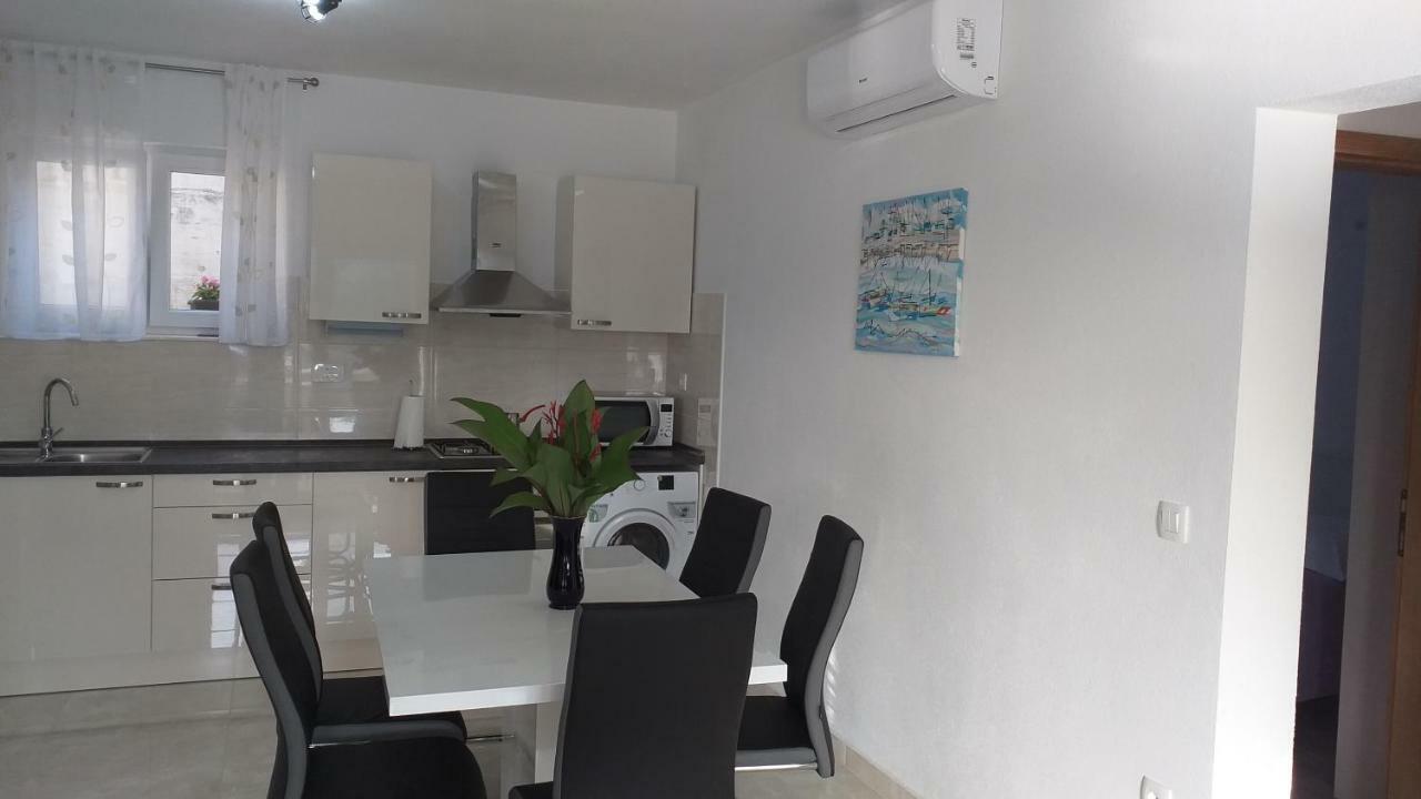 Apartment Zaklopatica Lastovo Exterior photo