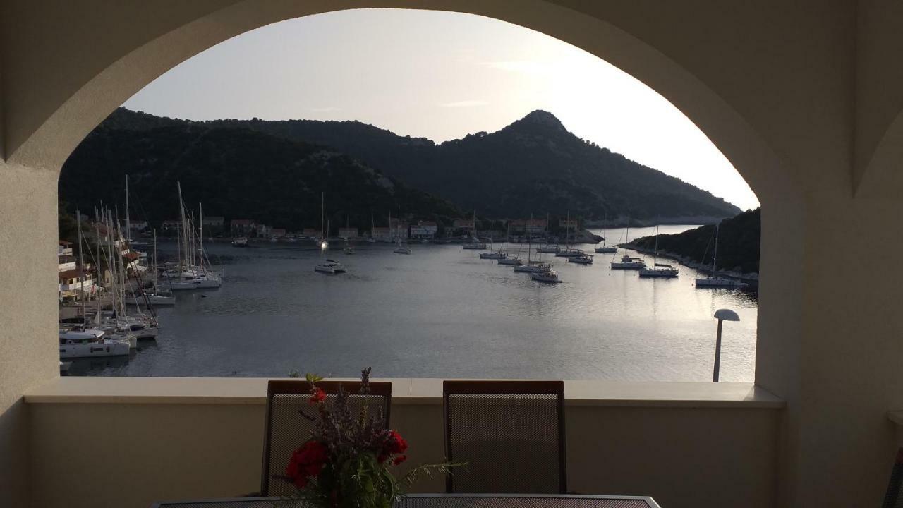 Apartment Zaklopatica Lastovo Exterior photo